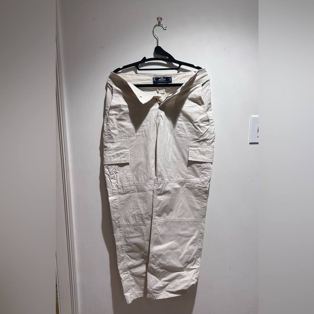 Hollister women’s thin cream cargo pants size 24 high waisted